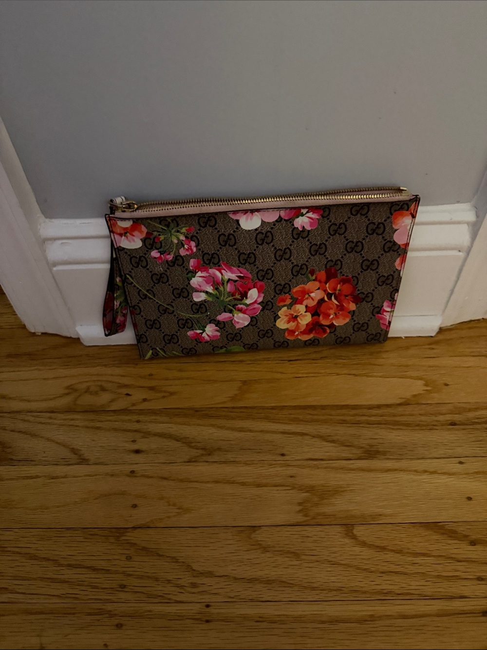 Gucci Floral GG Canvas Zip Clutch in Brown and Pink - Picture 3 of 3